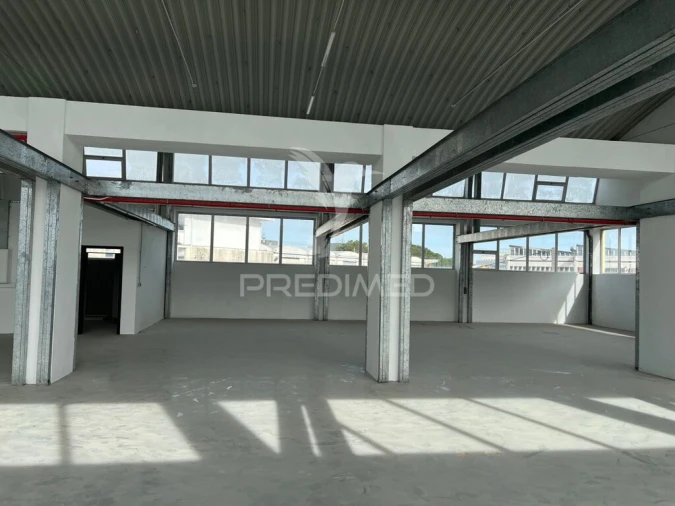 Armazém para Arrendamento em Sacavém e Prior Velho Foto 3