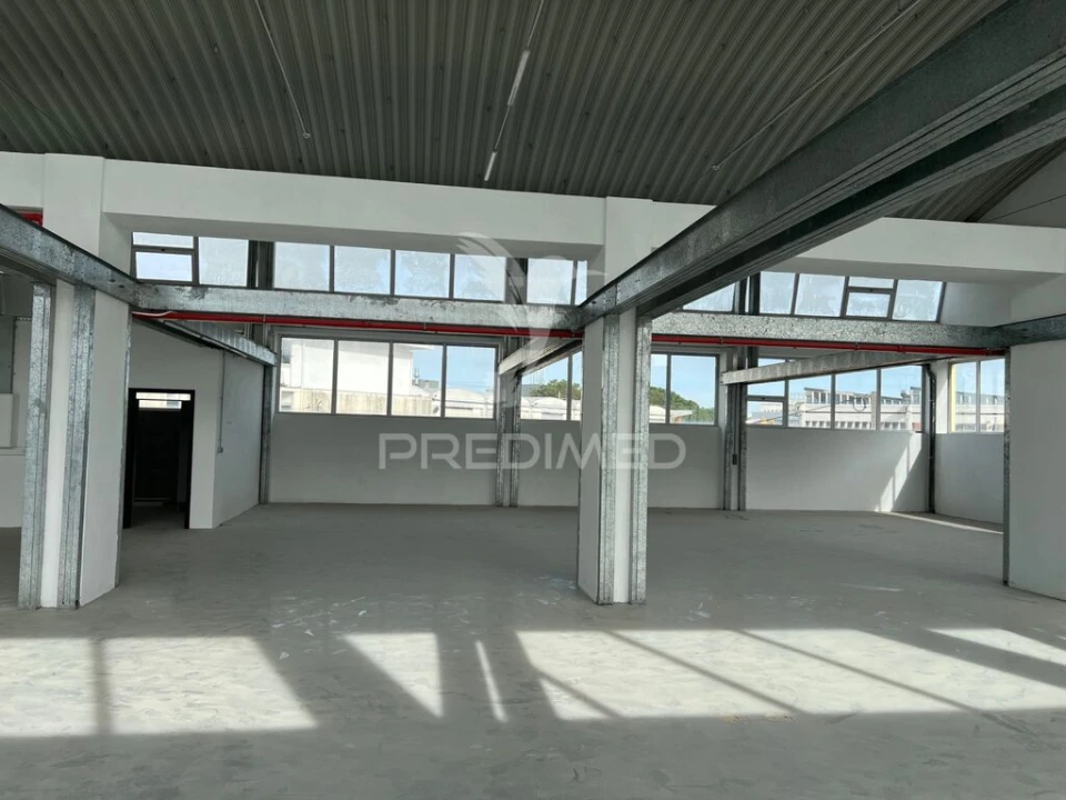 Armazém para Arrendamento em Sacavém e Prior Velho Foto 3