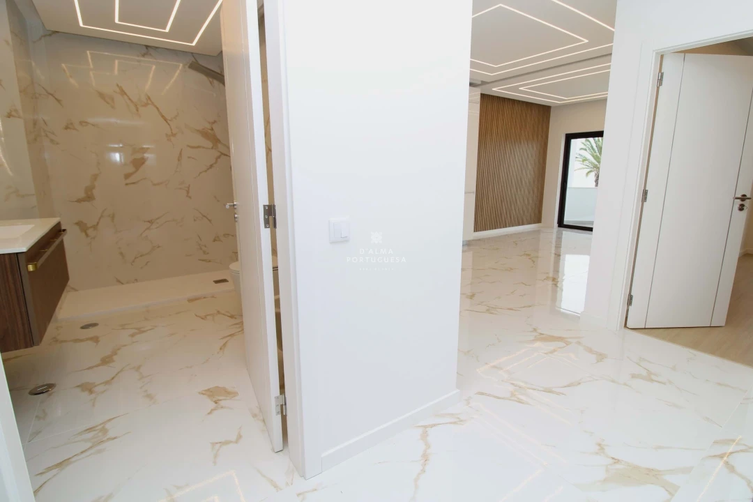 Apartamento T3 para Venda em Quarteira Foto 2