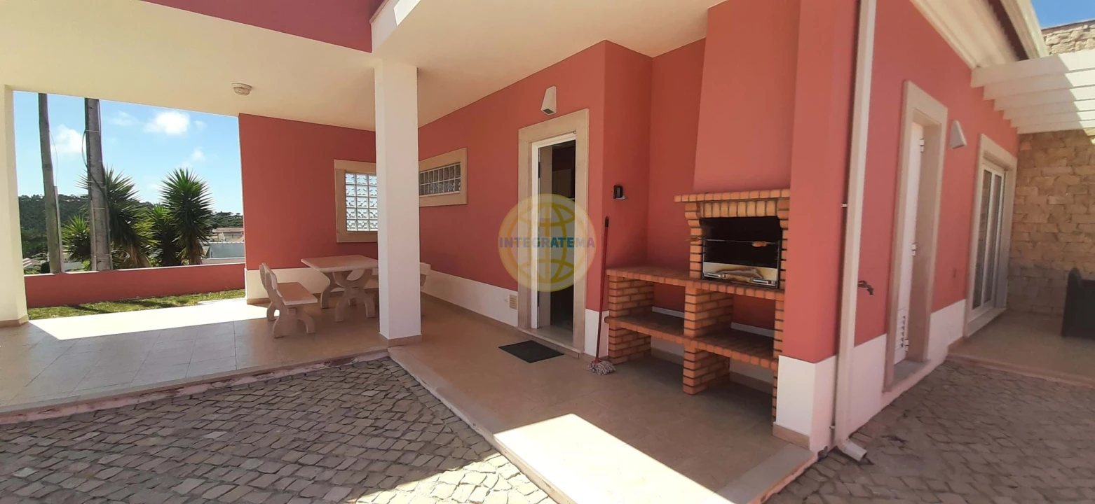 Moradia T3 para Venda em Salir de Matos Foto 4