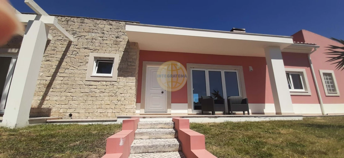 Moradia T3 para Venda em Salir de Matos Foto 3