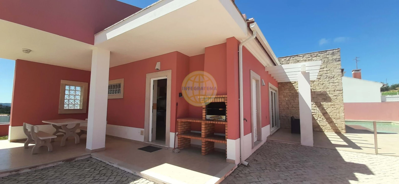 Moradia T3 para Venda em Salir de Matos Foto 11