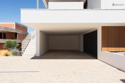 Moradia T4 para Venda em Albufeira e Olhos de Água