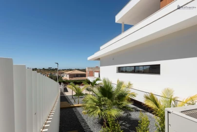 Moradia T4 para Venda em Albufeira e Olhos de Água