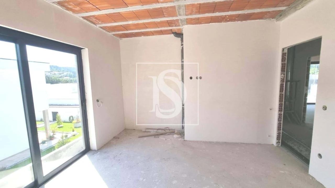 Moradia T3 para Venda em Fonte Arcada e Oliveira Foto 26