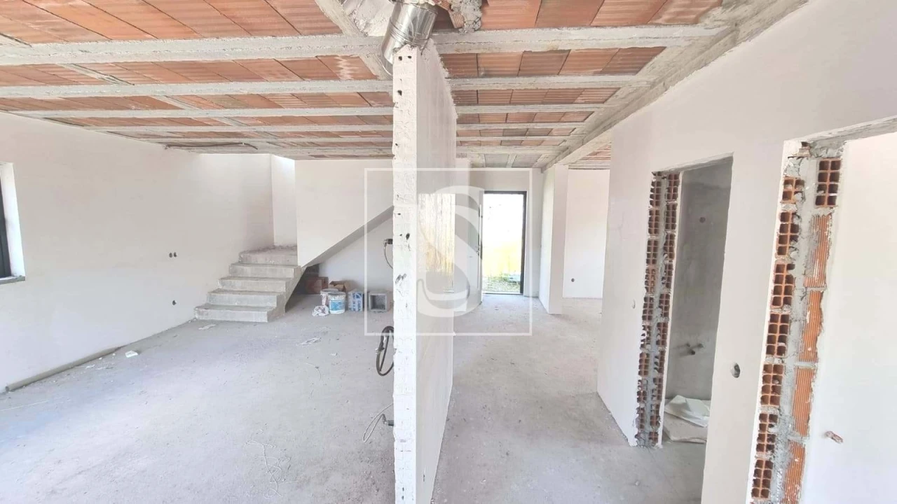 Moradia T3 para Venda em Fonte Arcada e Oliveira Foto 17