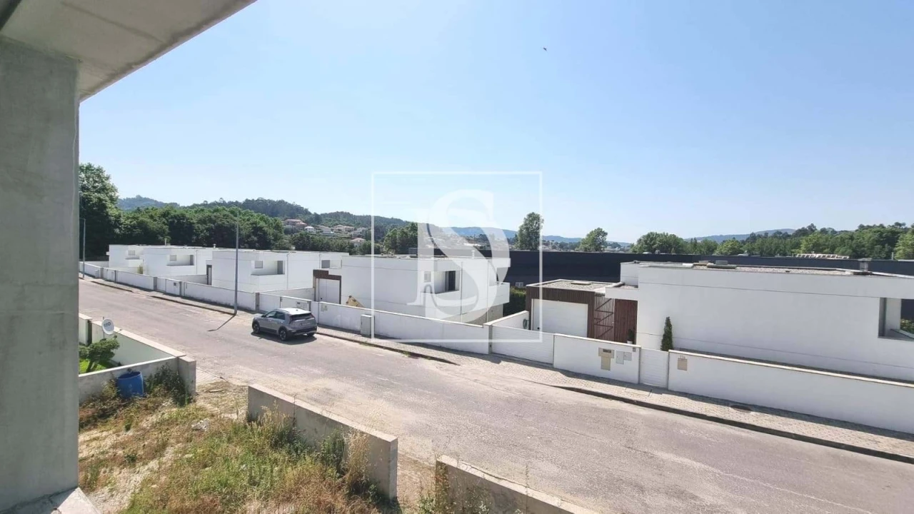 Moradia T3 para Venda em Fonte Arcada e Oliveira Foto 13