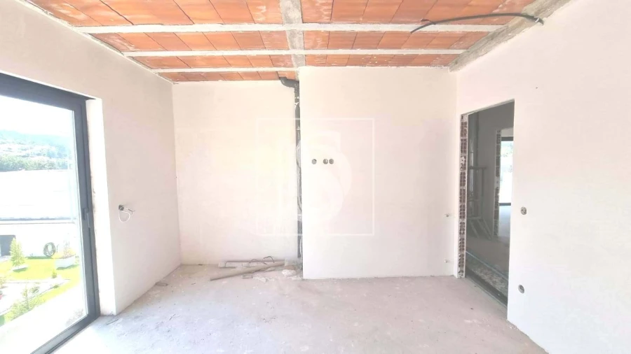 Moradia T3 para Venda em Fonte Arcada e Oliveira Foto 31