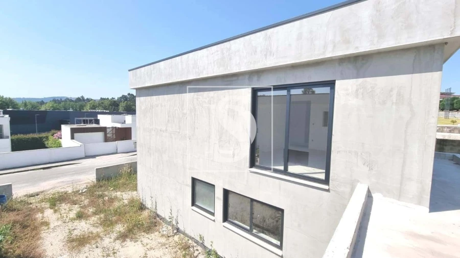 Moradia T3 para Venda em Fonte Arcada e Oliveira Foto 8