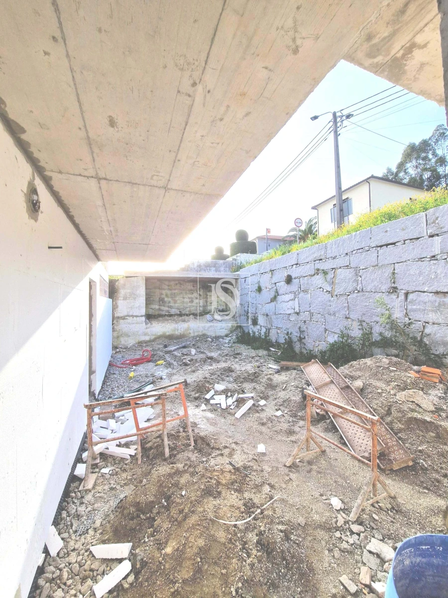 Moradia T3 para Venda em Fonte Arcada e Oliveira Foto 28