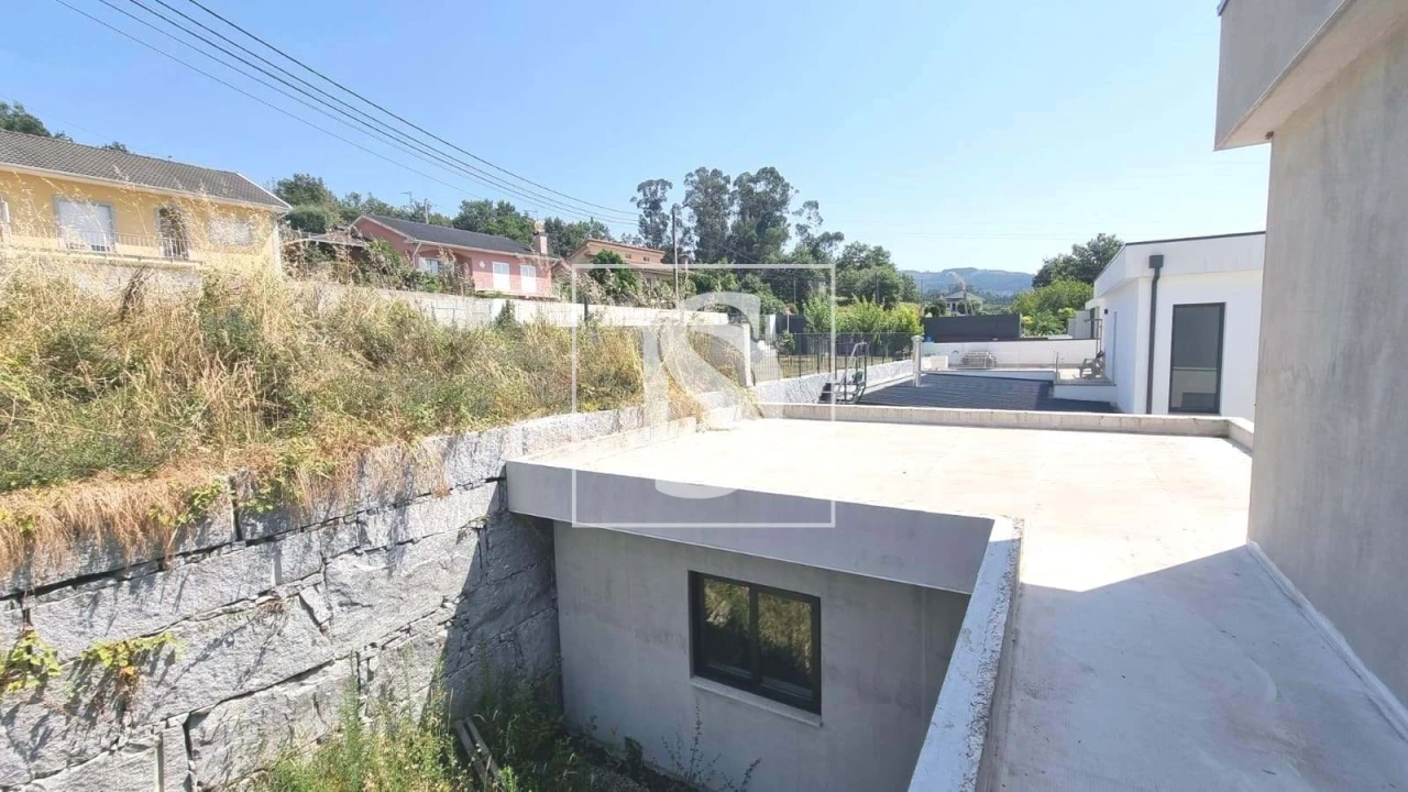 Moradia T3 para Venda em Fonte Arcada e Oliveira Foto 12