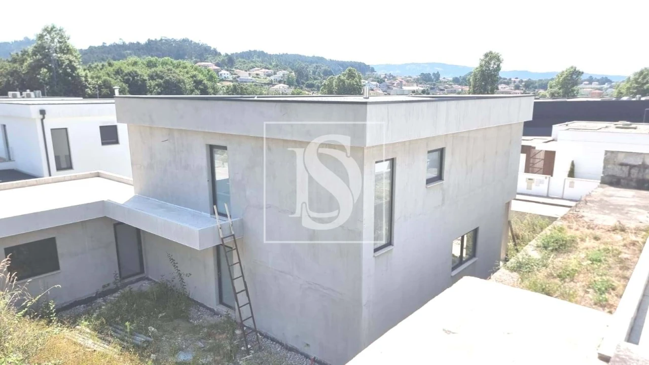 Moradia T3 para Venda em Fonte Arcada e Oliveira Foto 6