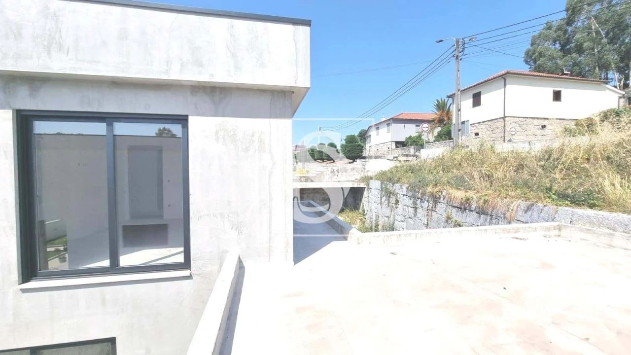 Moradia T3 para Venda em Fonte Arcada e Oliveira Foto 3