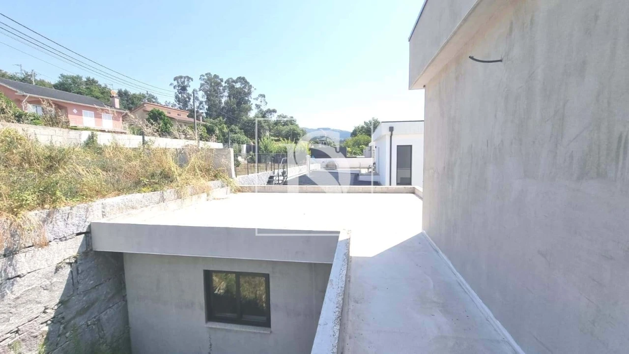 Moradia T3 para Venda em Fonte Arcada e Oliveira Foto 5