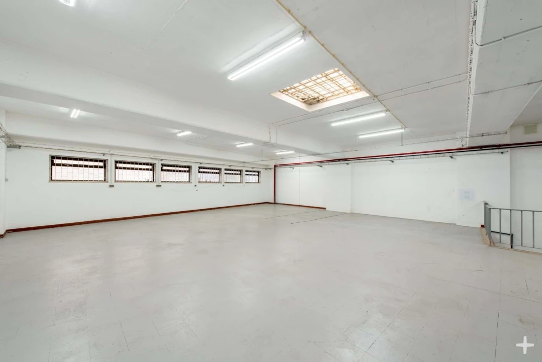 Armazém para Venda em São Domingos de Benfica Foto 16