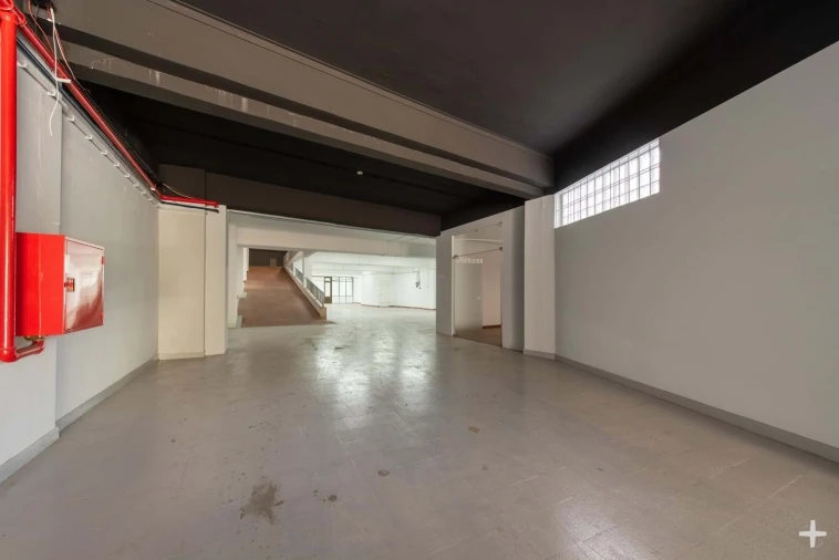 Armazém para Venda em São Domingos de Benfica Foto 7