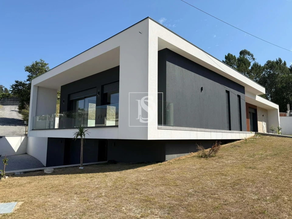 Moradia T3 para Venda em Loureira Foto 1