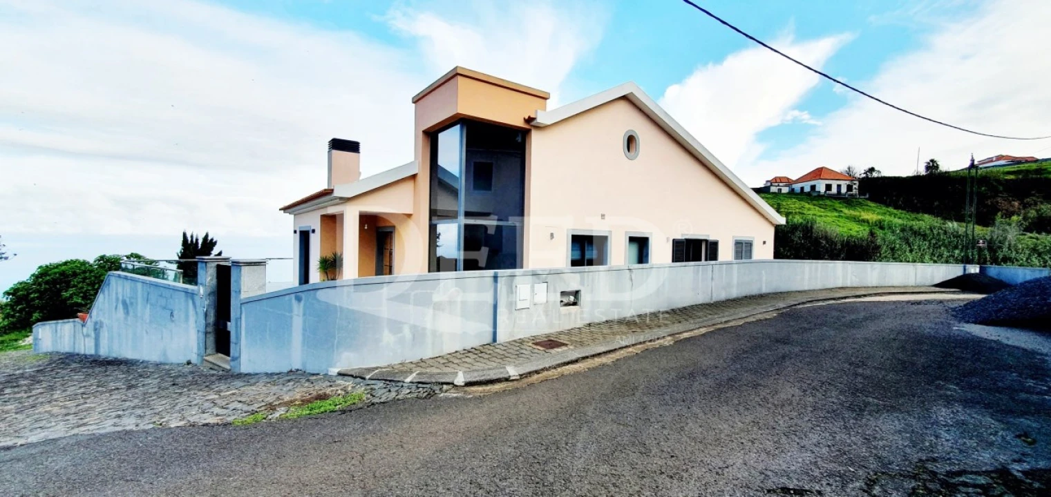 Moradia T3 para Venda em Ponta do Pargo Foto 1