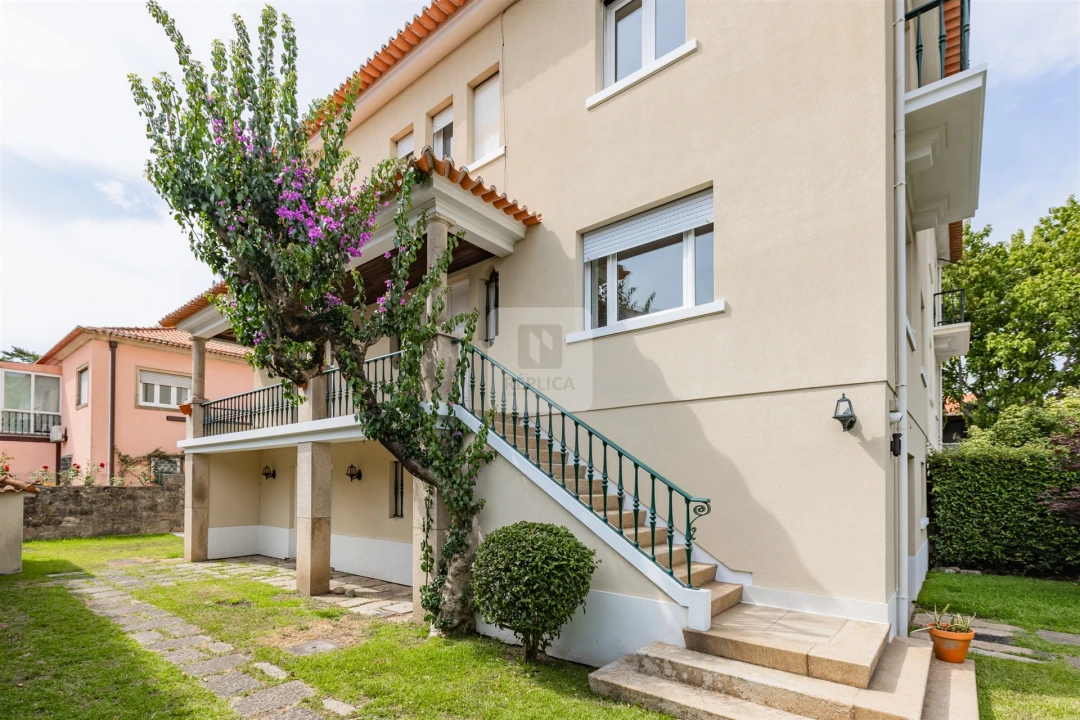 Moradia T5 para Arrendamento em Lordelo do Ouro e Massarelos Foto 1