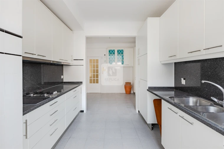 Moradia T5 para Arrendamento em Lordelo do Ouro e Massarelos Foto 23