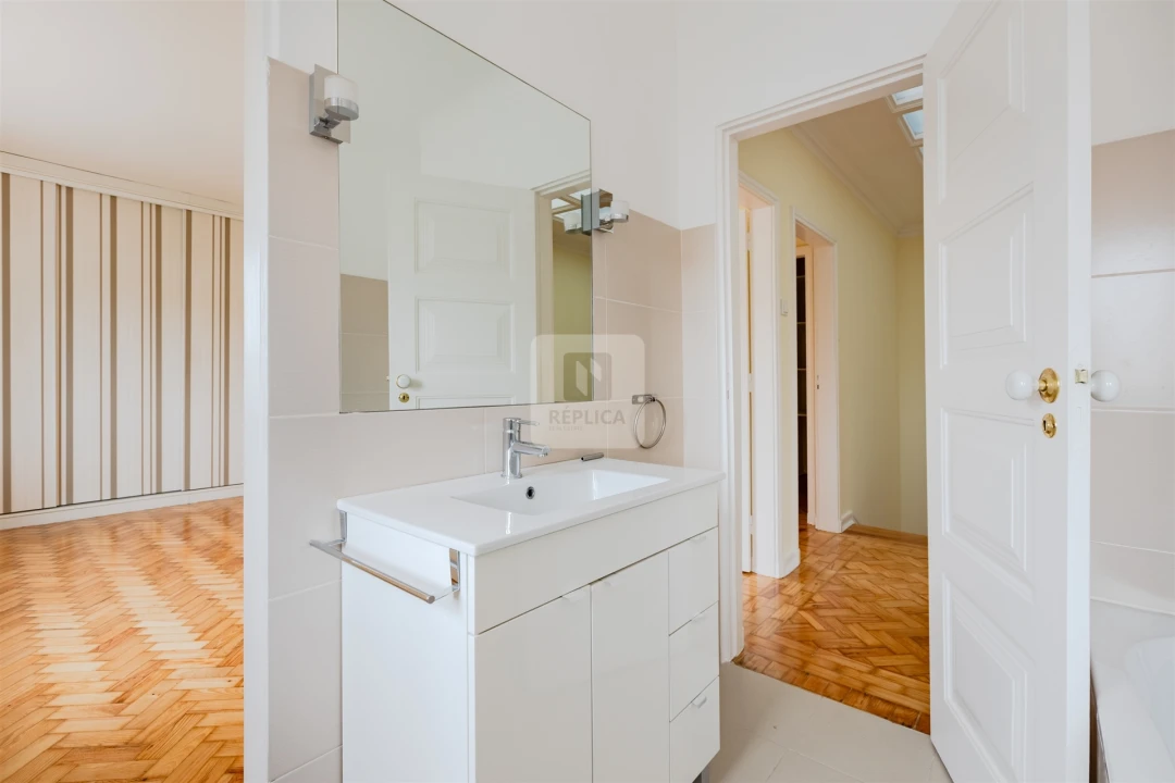 Moradia T5 para Arrendamento em Lordelo do Ouro e Massarelos Foto 33