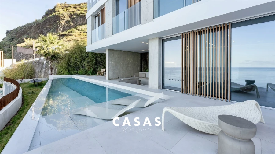 Moradia T4 para Venda em Arco da Calheta Foto 4