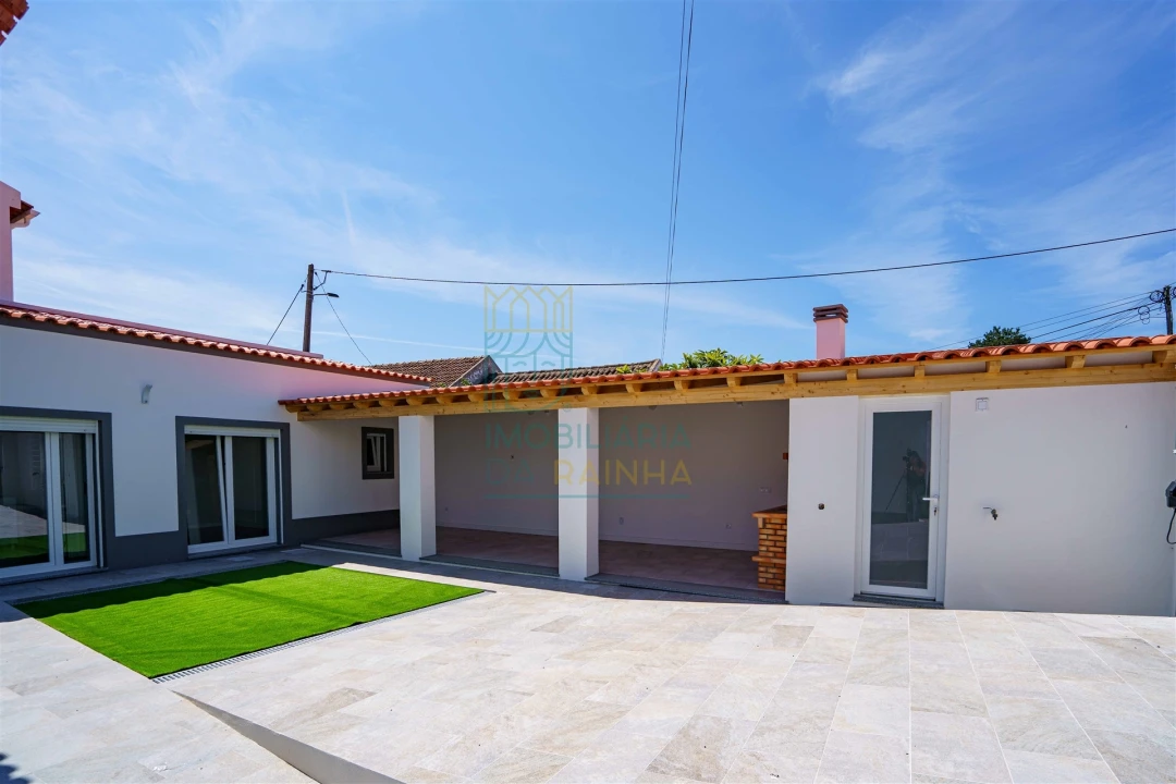 Moradia T4 para Venda em Vau Foto 18