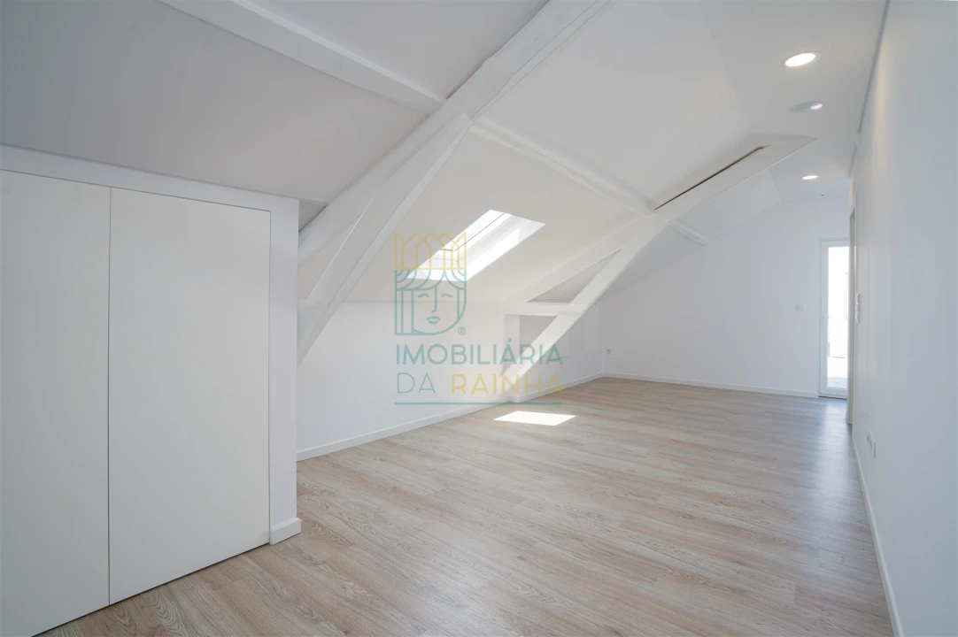 Moradia T4 para Venda em Vau Foto 11