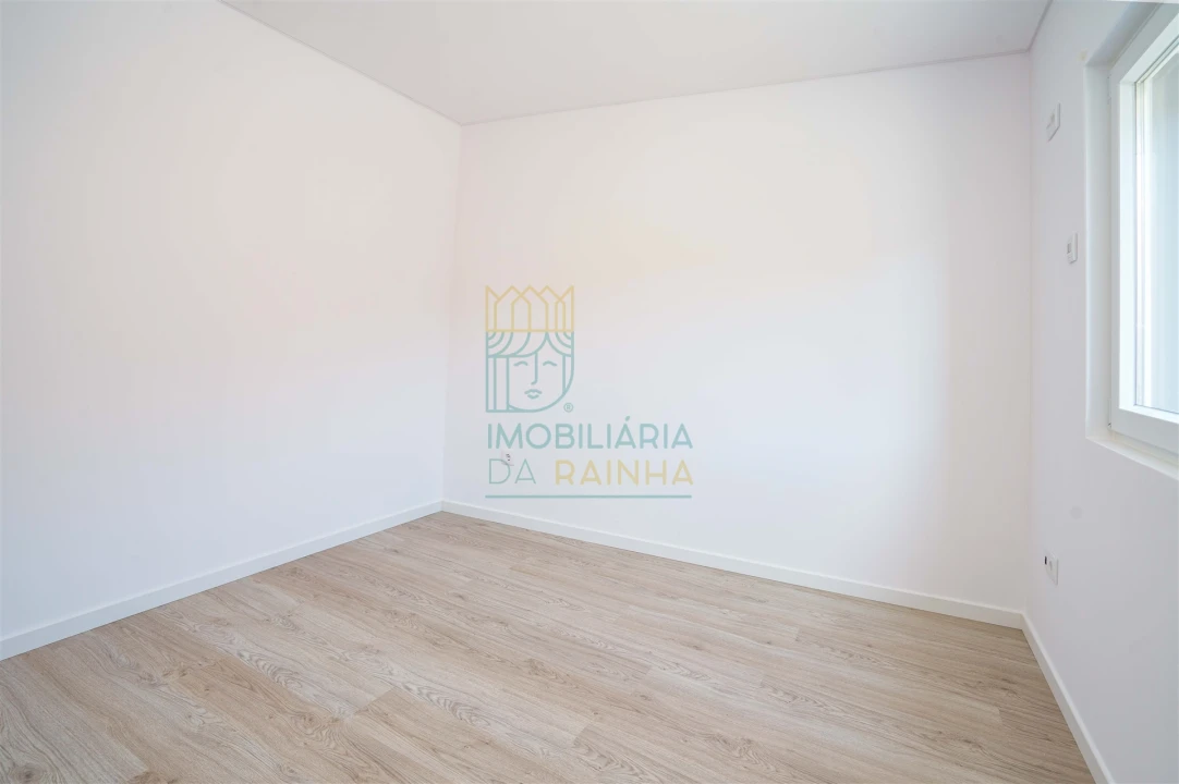 Moradia T4 para Venda em Vau Foto 9