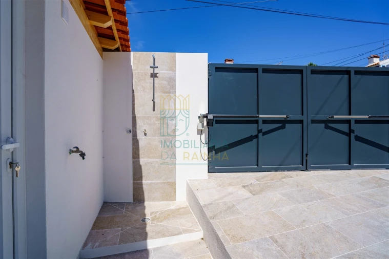 Moradia T4 para Venda em Vau Foto 27