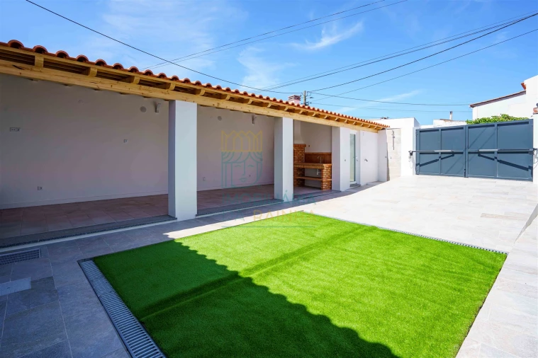 Moradia T4 para Venda em Vau Foto 23