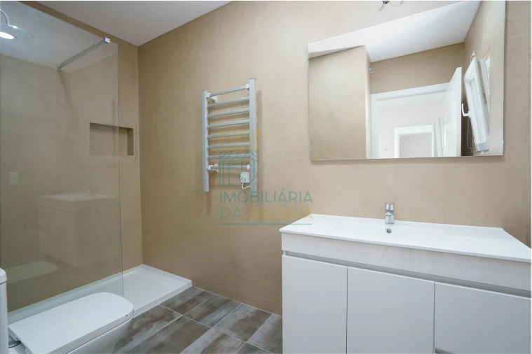 Moradia T4 para Venda em Vau Foto 6