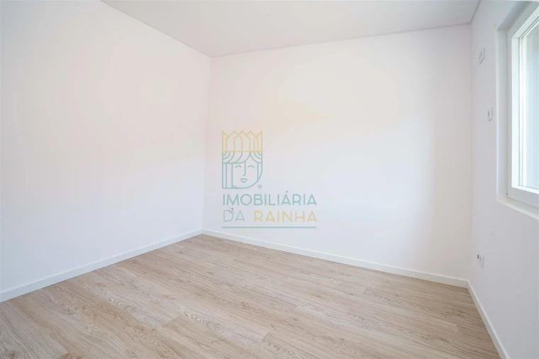 Moradia T4 para Venda em Vau Foto 9