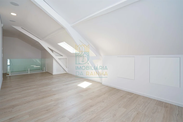 Moradia T4 para Venda em Vau Foto 12