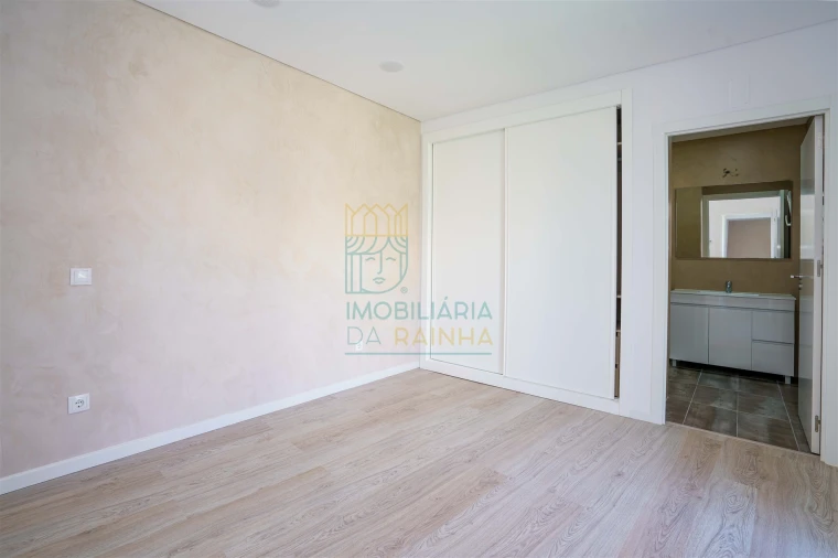 Moradia T4 para Venda em Vau Foto 5