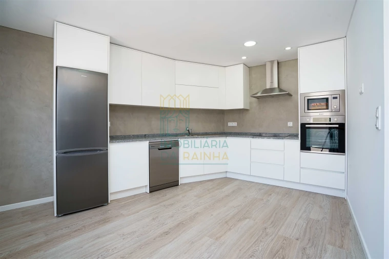 Moradia T4 para Venda em Vau Foto 1