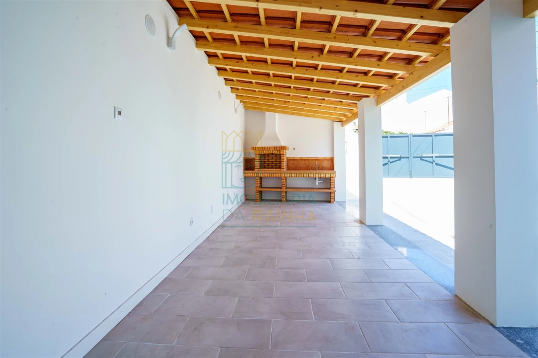 Moradia T4 para Venda em Vau Foto 24