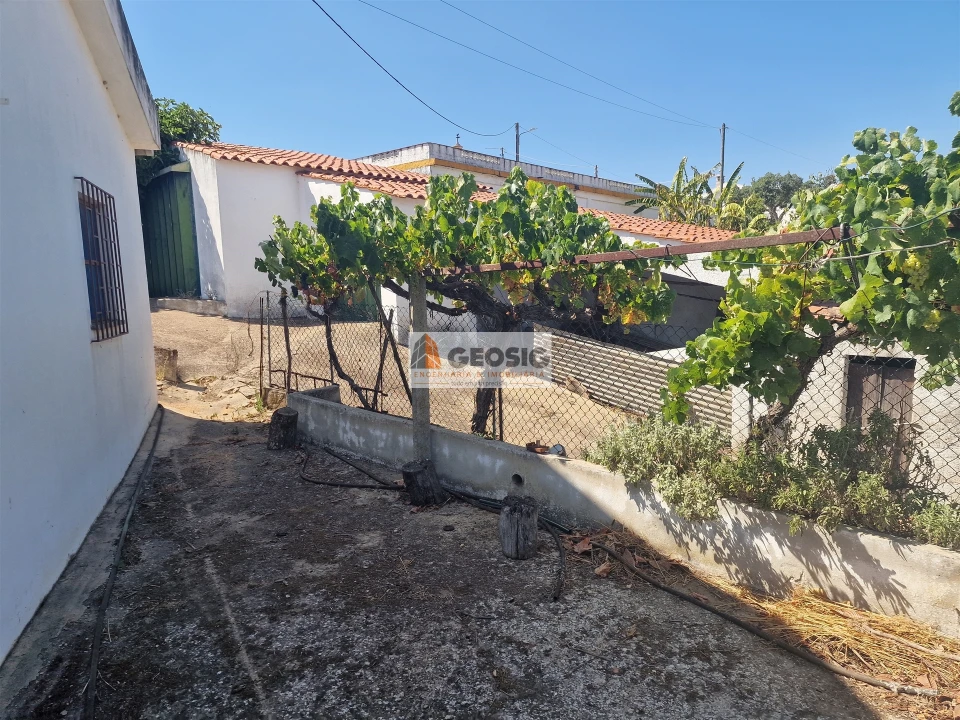 Moradia T3 para Venda em Santana da Serra Foto 3