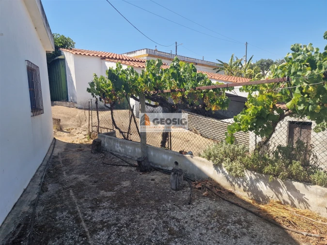 Moradia T3 para Venda em Santana da Serra Foto 3