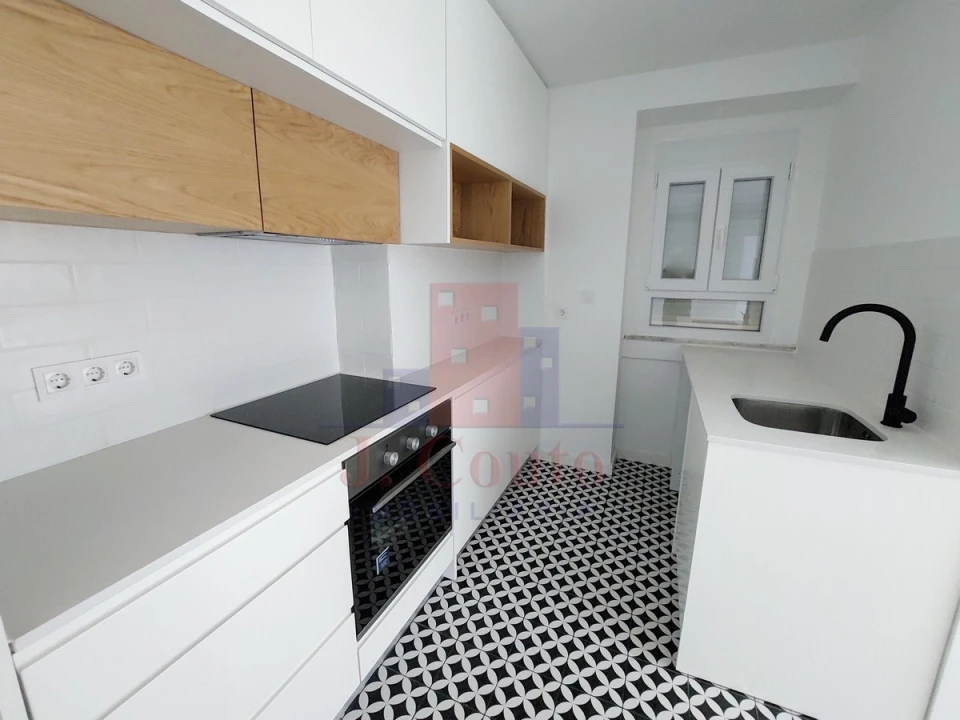 Apartamento T2 para Arrendamento em Nossa Senhora do Pópulo, Coto e São Gregório Foto 1
