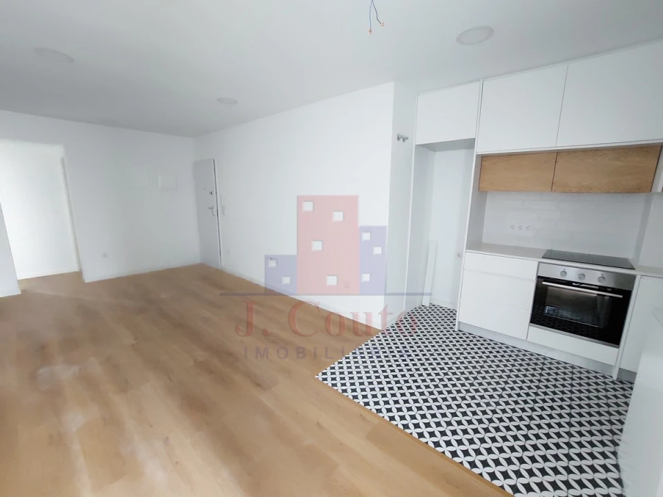 Apartamento T2 para Arrendamento em Nossa Senhora do Pópulo, Coto e São Gregório Foto 4