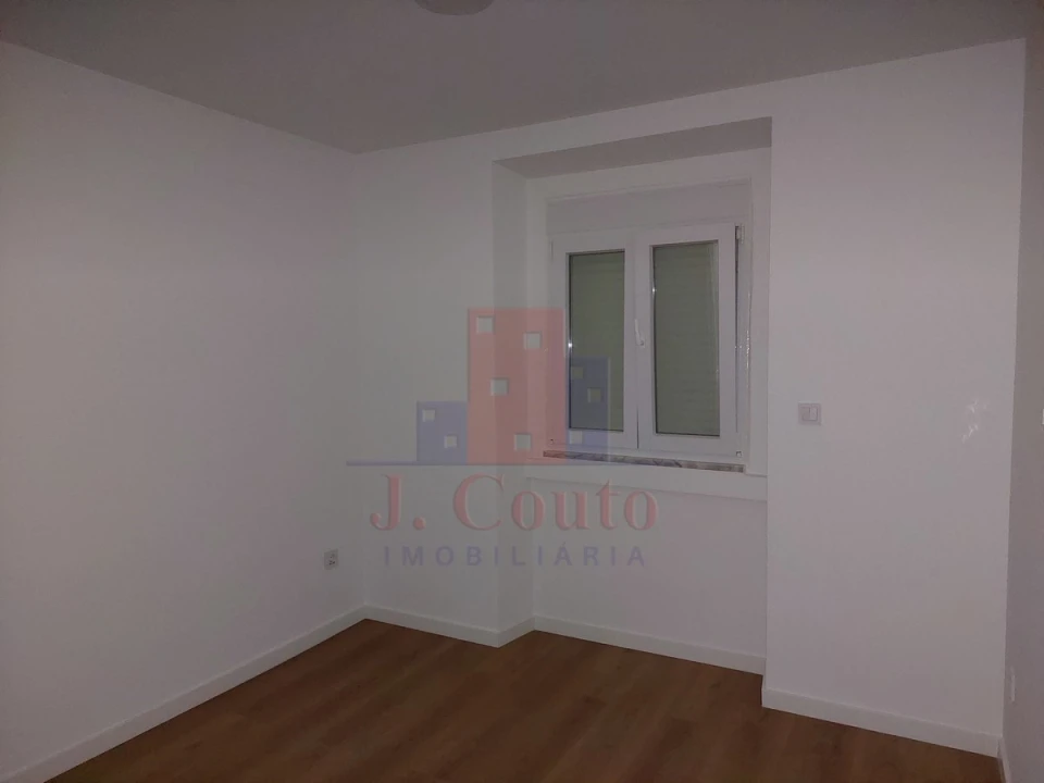 Apartamento T2 para Arrendamento em Nossa Senhora do Pópulo, Coto e São Gregório Foto 13