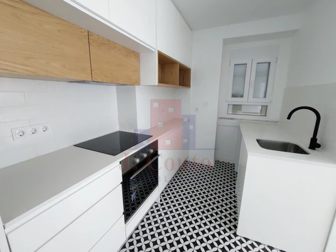 Apartamento T2 para Arrendamento em Nossa Senhora do Pópulo, Coto e São Gregório Foto 1