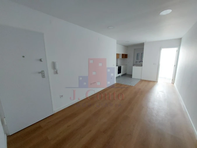 Apartamento T2 para Arrendamento em Nossa Senhora do Pópulo, Coto e São Gregório Foto 5