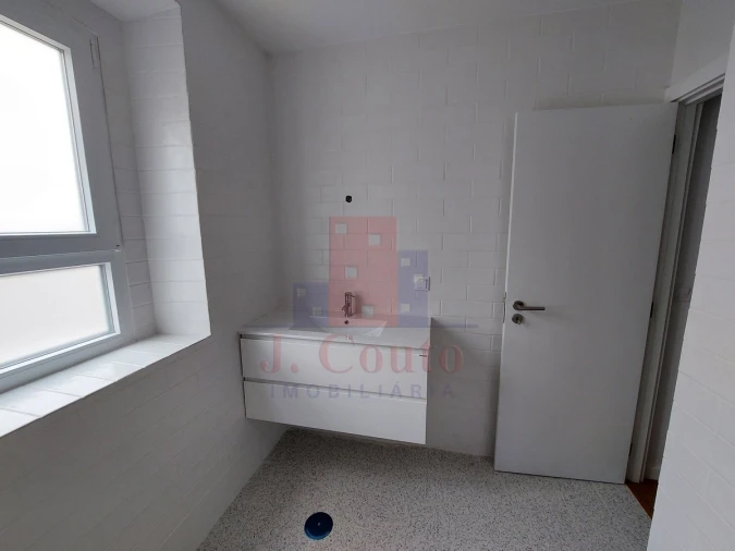 Apartamento T2 para Arrendamento em Nossa Senhora do Pópulo, Coto e São Gregório Foto 11