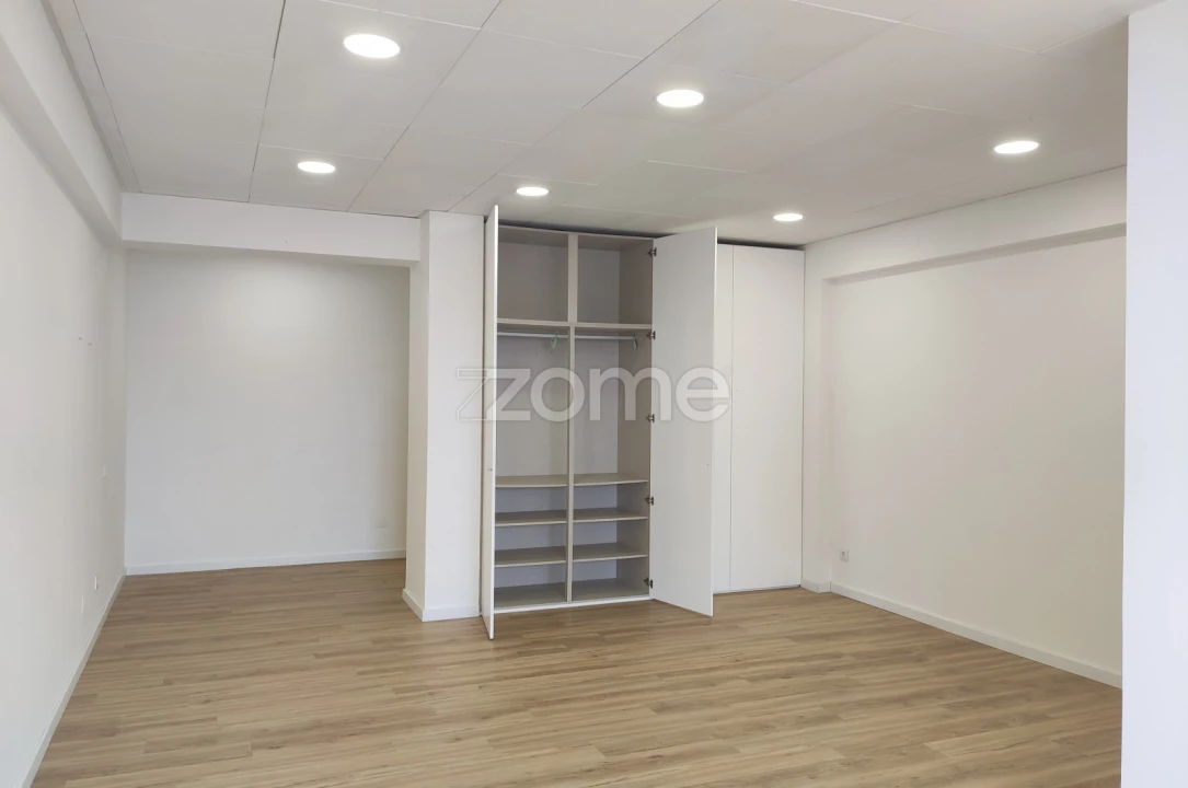 Escritório para Venda em Cidade da Maia Foto 7