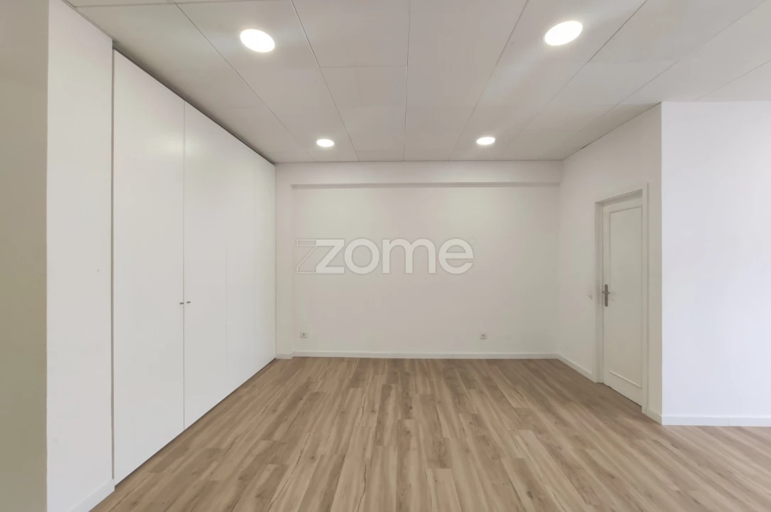 Escritório para Venda em Cidade da Maia Foto 10