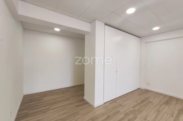 Escritório para Venda em Cidade da Maia Foto 9