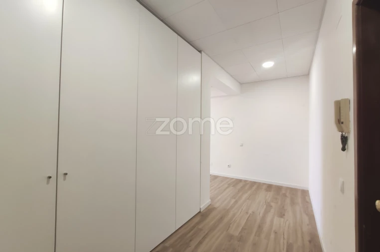 Escritório para Venda em Cidade da Maia Foto 3