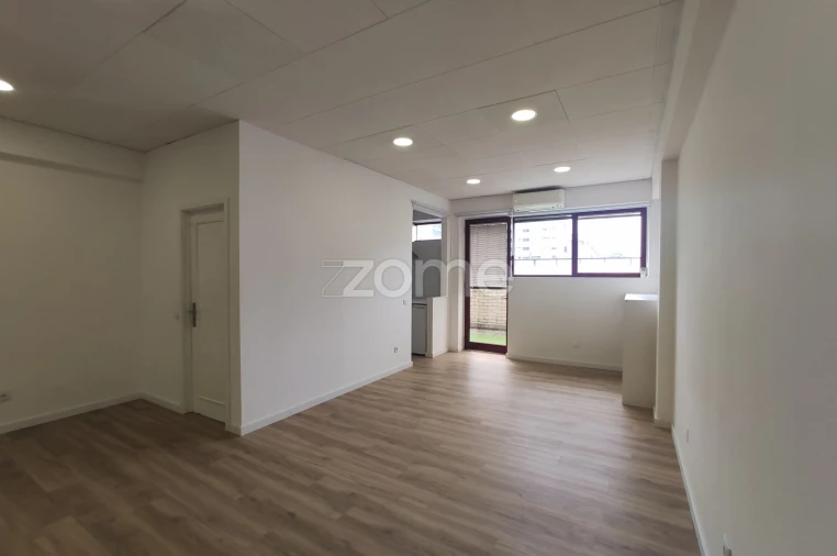 Escritório para Venda em Cidade da Maia Foto 11